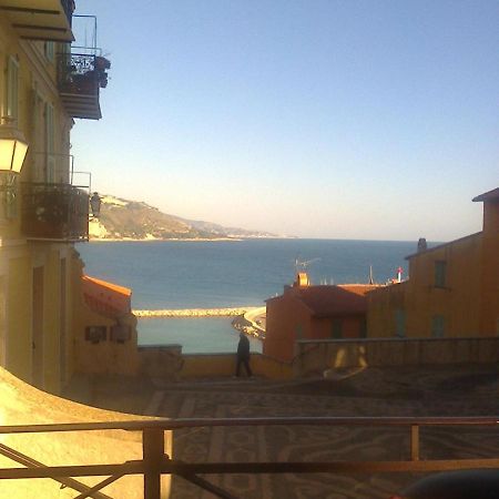 Bilocale Nella Vecchia Citta' Di Mentone Exterior photo